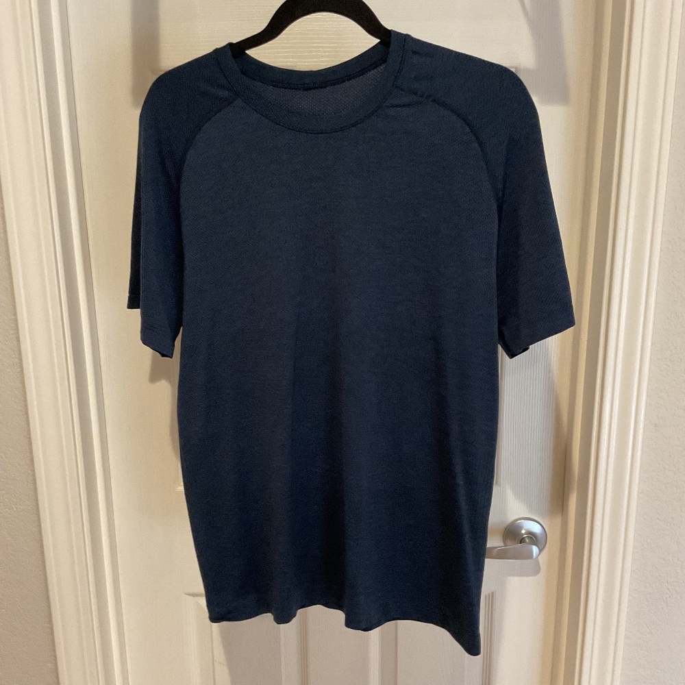 Lululemon vent tech t shirt size small great condition navy blue